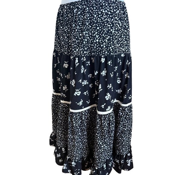Sweet Baby Jamie Mizrahi Medium Black White Floral Tiered Cottage Midi Skirt - Picture 2 of 4